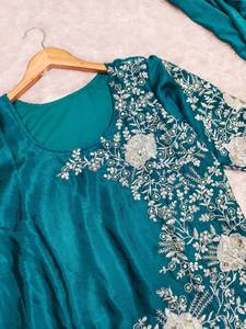 Sari drapé élégant pour mariage et occasions festives en soie de qualité supérieure - Product Image 4