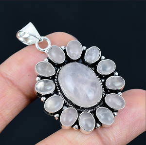 Pendentif Fleur en Quartz Rose Naturel, Collier Charmant pour Femme, Bijou Élégant Fait Main, Cadeau - Product Image 2