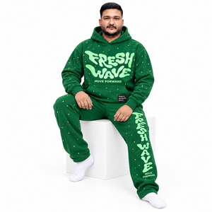 Ensemble de survêtement polaire pour homme avec imprimé graphique en relief, sweat à capuche et pantalon décontracté, imprimé strass, ensemble de vêtements streetwear personnalisé - Product Image 1