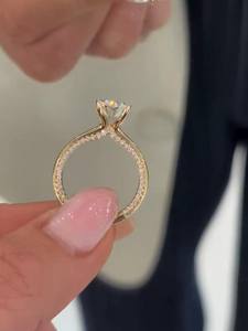 Bague unisexe en or massif 14 carats avec diamant ovale de 2,02 carats de style vintage cultivé en laboratoire, solitaire moderne, cadeau pour toi et moi - Product Image 3