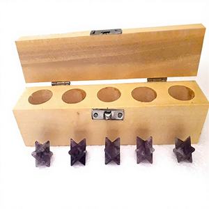 ชุดเครื่องมือเรขาคณิตศักดิ์สิทธิ์ทำมือขายส่ง พร้อมอัญมณีอเมทิสต์ธรรมชาติ กล่องไม้รูปดาวเมอร์คาบาสำหรับผู้ฝึกเรกิ - Product Image 1