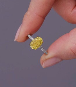 แหวนเพชรทรงรีสีเหลือง 2.85 กะรัต เพชรเลี้ยงในห้องปฏิบัติการ ดีไซน์แบบครึ่งวงนิรันดร์ สำหรับงานแต่งงาน/แหวนหมั้นสำหรับผู้หญิง - Product Image 2