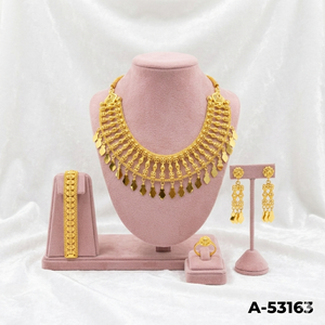 Parure de bijoux classique plaquée or 24 carats pour femme, tendance, collier, boucles d'oreilles, bracelets, en alliage de cuivre, avec diamant de laboratoire taille coussin - Product Image 3