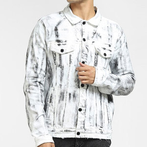 Chaqueta de invierno para hombre con diseño audaz, forro acolchado, estilo urbano moderno, ideal para el atuendo diario de invierno. - Product Image 1