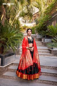 Nuevo Conjunto de Lehenga con Borde de Tejido Jacquard de Seda (Paithani) con Bordado Zari, Choli y Dupatta a Juego, Venta al Por Mayor - Product Image 4