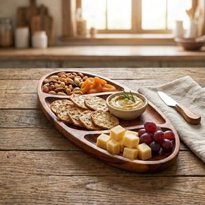 Plateau de service élégant en bois, idéal pour les collations, les sauces et les réceptions, conçu pour servir les invités et lors de rassemblements, fabriqué à la main en Inde. - Product Image 5