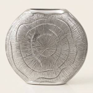 Vase à fleurs artisanal en aluminium argenté avec motif Soleil texturé, élégant centre de table décoratif en métal - Product Image 6