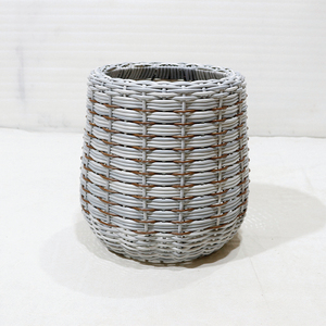 Pot de fleurs moderne en rotin PE tressé bleu clair, design circulaire, pour plantes d'intérieur, style minimaliste, revêtement PE, utilisation sur bureau - Product Image 4