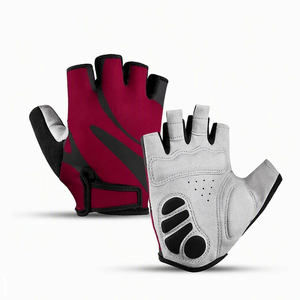Gants de fitness rouges mi-doigts respirants avec paume ventilée et sangle de poignet auto-agrippante pour la gym, le cyclisme et l'entraînement - Product Image 1