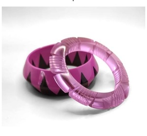 Bracelet jonc large en résine avec paillettes en feuille d'or et d'argent de qualité supérieure, designs uniques pour femmes, bijoux en acrylique tendance - Product Image 5