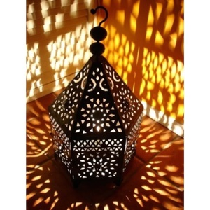 Farol de hierro hexagonal con diseño recortado para decoración del hogar, diseño duradero - Product Image 1