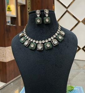 Impresionante Juego de Collar y Aretes Clásicos de Moissanita Chapados en Oro de Primera Calidad para Bodas, Compromisos y Fiestas para Mujeres - Product Image 2