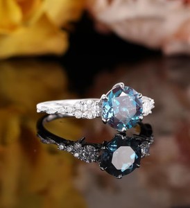 Bague Alexandrite en argent sterling 925 plaqué or, pierre précieuse changeante de couleur, bijoux de mariage vintage, cadeau pour femme - Product Image 1