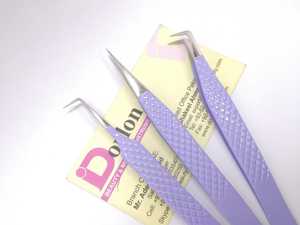 Pinces à cils de qualité supérieure, couleur violette, revêtement de haute qualité, logo personnalisé, poignée diamantée, pinces pour extensions de cils au Pakistan - Product Image 3