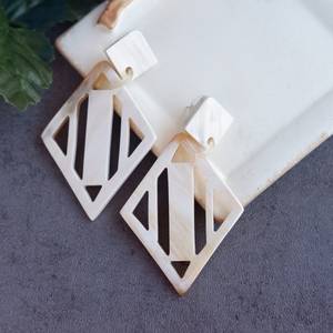 Pendientes Colgantes de Diseño Exclusivo TIMELESS CRAFT para Mujer, de Cuerno de Búfalo Natural, Estilo Clásico Pulido, Tacto Real, para Fiestas y Eventos - Product Image 1