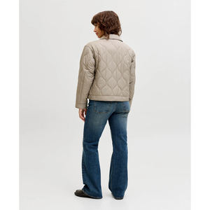 Veste d'hiver matelassée légère et chaude pour femme avec logo personnalisé, style utilitaire, tendance streetwear, vente chaude, OEM - Product Image 6