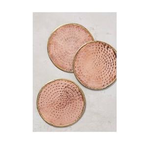 Ensemble de dessous-de-verre décoratifs en métal avec motif élégant pour protéger les tables en bois des traces d'eau et de la chaleur - Product Image 1