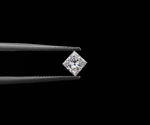 2.64 CT 3.0 MM Diamante de Corte Princesa Cultivado en Laboratorio, Perforado con Láser, Certificado IGI, Blanco Claro [16 Piezas] OM GEMS - Product Image 1