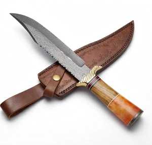 Couteau utilitaire extérieur en acier Damas fait main, manche en bois et os de chameau, étui en cuir - Product Image 6