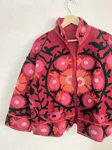 Chaqueta Vintage Suzani Rosa de Algodón con Bordado Floral a Mano, Estilo Boho Étnico para Mujer, Cuello Alto, Prenda de Moda - Product Image 5