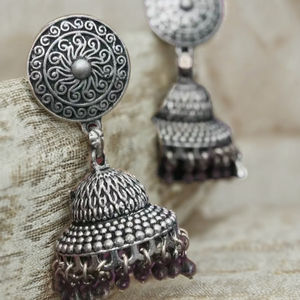 Boucles d'oreilles Jhumka de haute qualité, de grade supérieur, en IRAA oxydé, design géométrique - Product Image 4