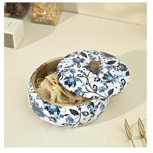 Caja de madera para roti con un llamativo y encantador diseño floral azul y blanco para alegrar cualquier encimera de cocina. Disponible a precio de mayorista. - Product Image 1