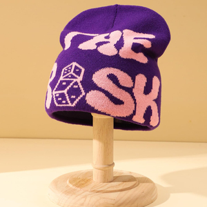 Bonnet tricoté unisexe OEM personnalisé de haute qualité 100 % acrylique, avec étiquette tissée teinte à la lettre, pour l'hiver, le ski et le pêcheur, modèle adulte courant - Product Image 4