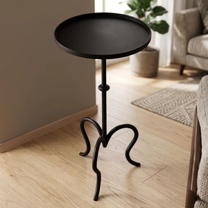 Table basse moderne en fer avec pieds courbes pour salon, design industriel, plateau en métal fait main - Product Image 3