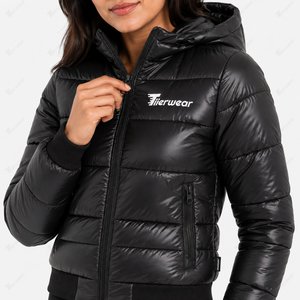 Chaqueta Acolchada con Capucha para Mujer Tiierwear, Cierre de Cremallera, Manga Larga, Cálida para Invierno, Negra, Relleno de Poliéster, Color Sólido - Product Image 5