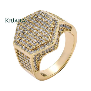 Bague signet pour homme plaquée or 18 carats avec diamants de laboratoire taille brillant rond sertis pavé, pour usage quotidien - Product Image 1