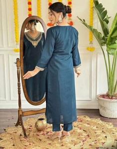 Ropa Étnica para Boutiques y Vendedores Online: Conjunto de Traje Bordado de Rayón Slub de Diseñador para Compradores Mayoristas con Alto Margen - Product Image 3