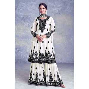 Ensemble de costume blanc pour femme Kavya Fab Designer, taille XL, avec broderie de sequins multi-aiguilles - Product Image 3