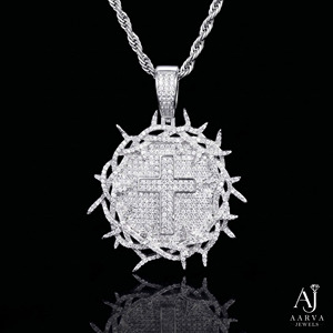 Collier pendentif croix couronne d'épines plaqué or, micro-pavé de cristaux et strass, bijou de charme chrétien - Product Image 2