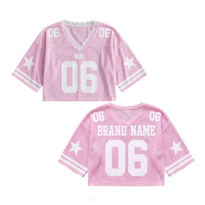 Camiseta Corta de Fútbol Americano para Mujer, con Encaje Elegante, Color Rosa Pastel, Estilo Y2K, Corte Cuadrado, Cuello en V, Diseño Gráfico Varsity - Product Image 5