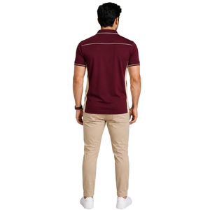 Polo Premium Color Borgoña para Hombre con Franja en el Hombro y Detalle Lateral en Contraste, Bordado de Logotipo Personalizado - Product Image 2