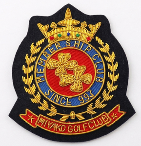 Badge/Patch de club de golf brodé sur fil de bullion, personnalisé, de haute qualité, écologique, résistant à l'eau, avec couronne de luxe en or - Product Image 1