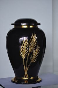 Urne funéraire en céramique noire avec motif blé doré, pot commémoratif rond fait main pour exposition artistique de condoléances - Product Image 1