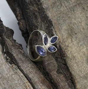 Bague en pierre précieuse Iolite naturelle faite à la main en argent sterling 925 Bague de déclaration minimaliste élégante pour femmes Bijoux en argent massif - Product Image 6