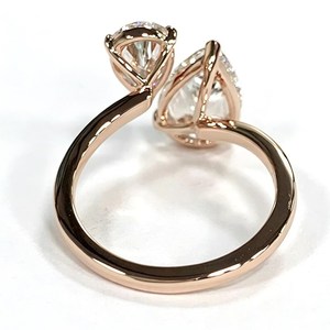 Bague de fiançailles haut de gamme en or rose 14 carats avec diamant taille poire 2+1 carats Toi Moi, anneau ouvert à double tour, diamant de laboratoire, cadeau pour petite amie - Product Image 5