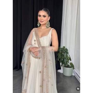 Hermoso Vestido Lehenga Choli Bordado con Dupatta, Adorno de Lentejuelas de Poliéster para Bodas - Product Image 5