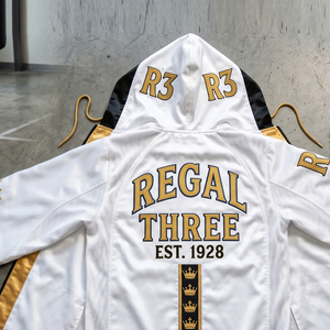 Bata de Boxeo Regal Three, Dorada y Blanca, con Logotipo Bordado, Unisex, para Artes Marciales, Chaqueta Abierta, Bata para Combate de Boxeo - Product Image 4