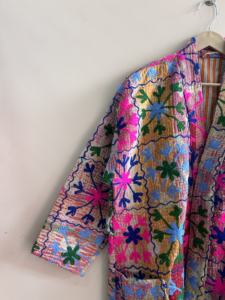 Veste kimono brodée à la main Kantha Vintage Suzani, manteau traditionnel indien - Product Image 3