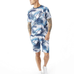 Conjunto de camiseta y pantalones cortos de tela suave estilo deportivo, ajuste flexible, ideal para entrenamiento y actividades físicas. - Product Image 1