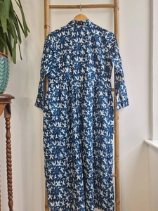 Vestido floral verde de longitud media de algodón puro, elegante, cómodo, estampado de bloques indios, botón informal transpirable para ropa de día de verano - Product Image 2