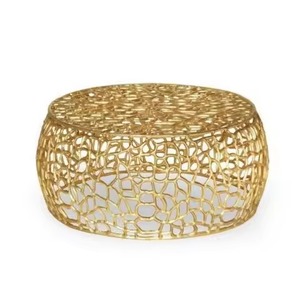 Table basse ronde en métal ajouré doré de luxe, best-seller, pour villa, salle de réception, table à magazines - Product Image 1