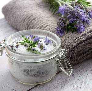 Exfoliante Corporal de Sal del Himalaya con Lavanda de Lujo Nature Touch, Cristales de Baño con Aceite Aromático, Bolsa Ecológica Reutilizable, Sensación Fresca - Product Image 4