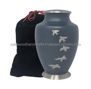 Urnas Funerarias Decorativas de Latón de Alta Calidad, Urnas Hechas a Mano para Hombres y Mujeres - Product Image 6