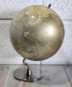 ลูกโลกโลหะประดับตกแต่งอย่างหรูหรา พร้อมลวดลายมหาสมุทรและลายฉลุ ประดับด้วยทองคำเปลว เหมาะสำหรับเป็นของขวัญสุดหรู - Product Image 1