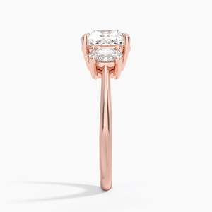Anillo de Diamantes con Corte Cojín, Diamante Cultivado en Laboratorio, Anillo de Compromiso de Tres Piedras con Piedras Laterales Ovaladas en Oro de 14K y 18K, Joyería Fina de Lujo - Product Image 6