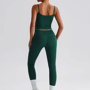 Ensemble de yoga durable pour femmes avec tissu flexible, coupe confortable, séchage rapide, taille haute, col rond, conçu pour le yoga quotidien et les étirements - Product Image 2